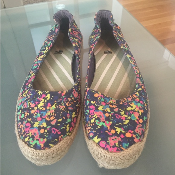 Sperry Espadrilles multi colored on blue. EUC - Picture 2 of 6